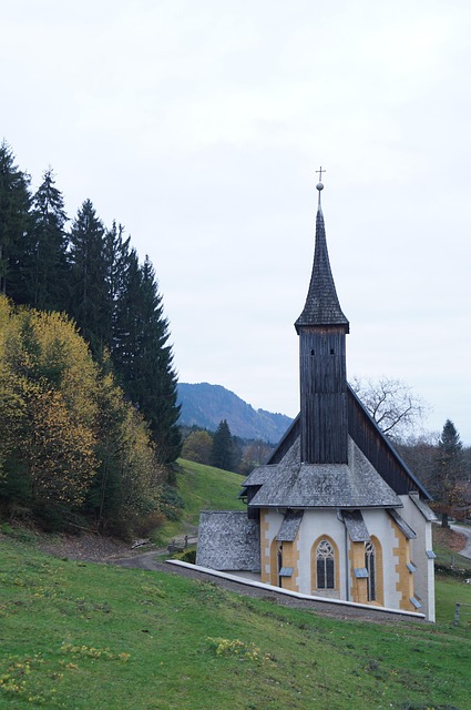 montáž sprchového koutu s černým profilem a bezpečnostním sklem v koupelně Brno